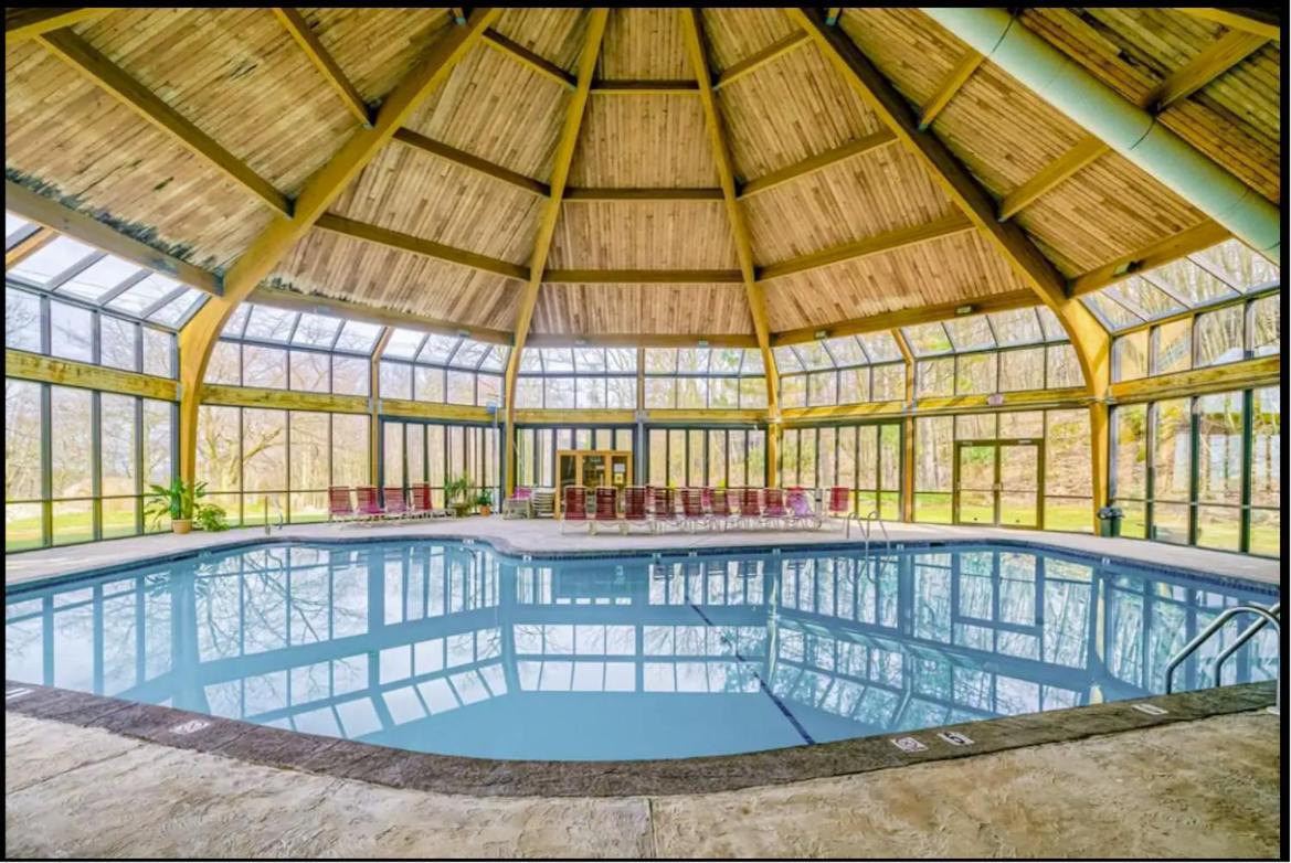 Aquatopia Waterpark-Pool-Tennis-Paintball- Zipline 127 Танерсвил Екстериор снимка